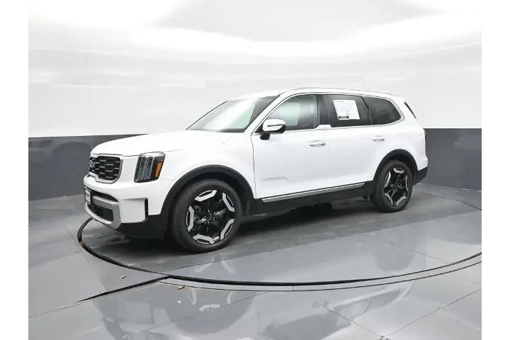 $31998 : Kia Telluride 2024 AWD S 4dr image 1