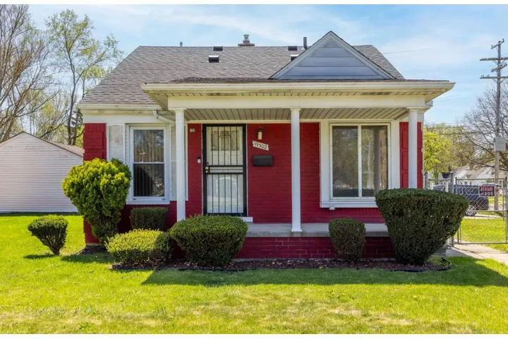 $900 : Nestled in a quiet friendly St image 2