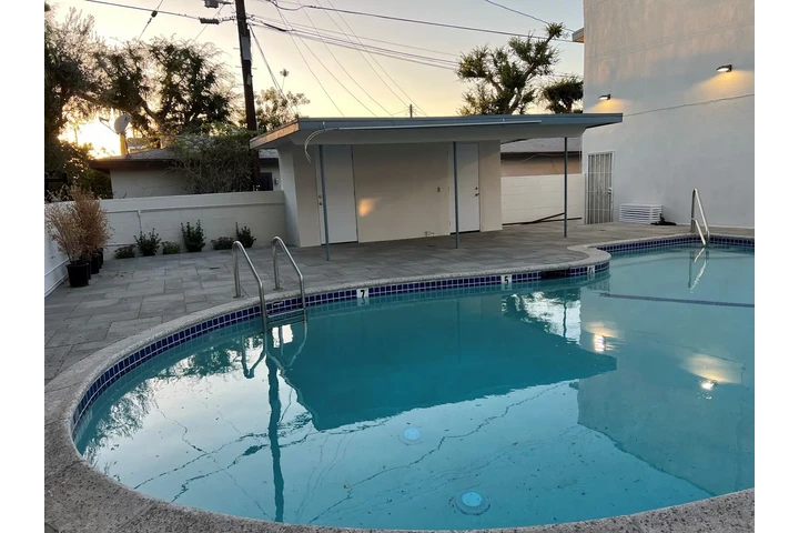 $2195 : APARTAMENTO DE RENTA EN CUDAHY image 3