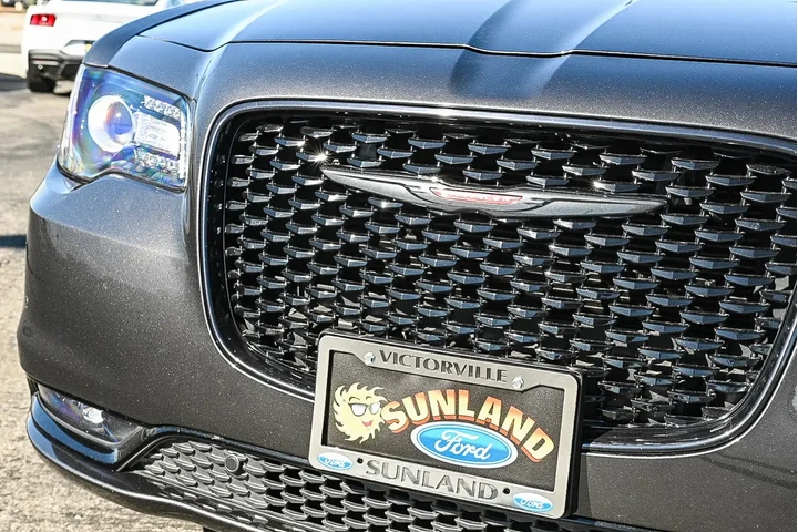 Chrysler 300 2023 S V6 4dr S image 5