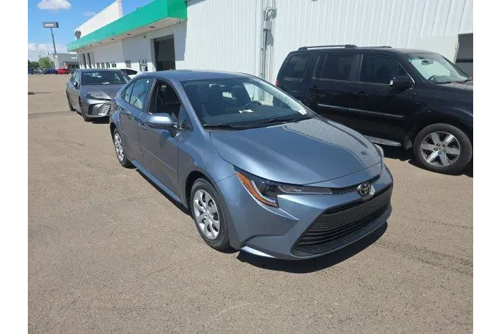 $27900 : Toyota Corolla 2026 LE 4dr S image 1