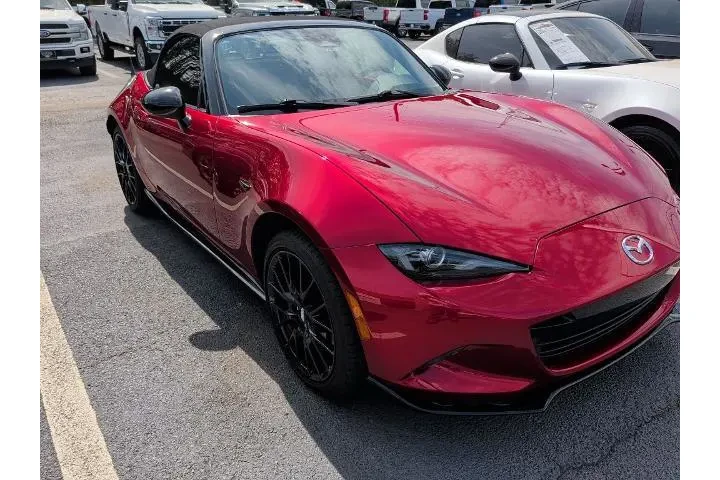 $32000 : Mazda MX-5 Miata 2024 Club 2 image 2