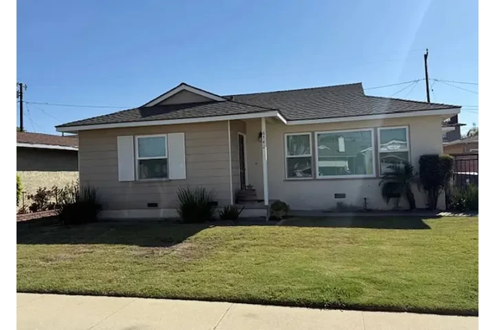 $2100 : Charming Lakewood Home image 1