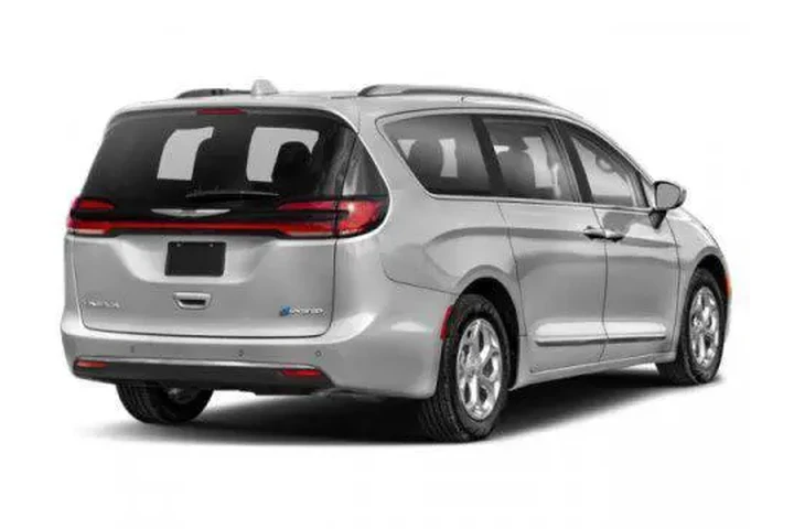 $37991 : Chrysler Pacifica Plug-In Hy image 2