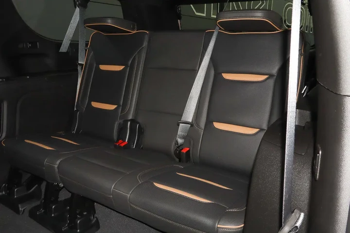 $66488 : 2024 Yukon XL AT4 image 9