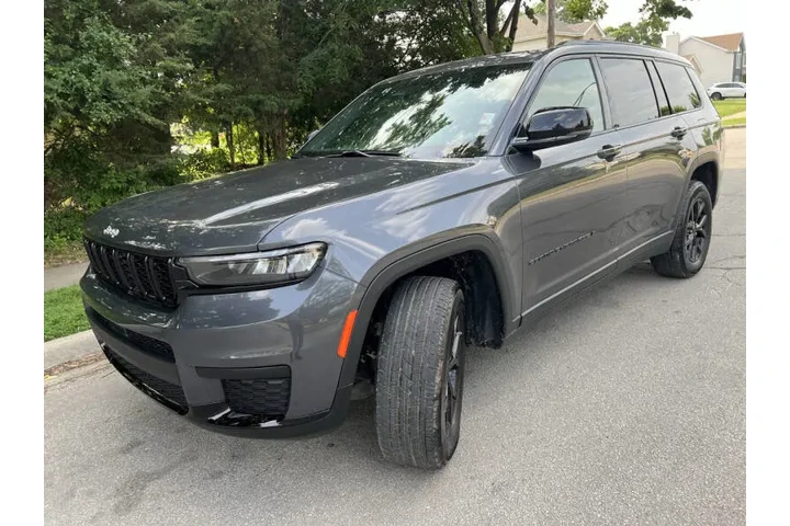 $37997 : 2024 Grand Cherokee L Altitude image 7