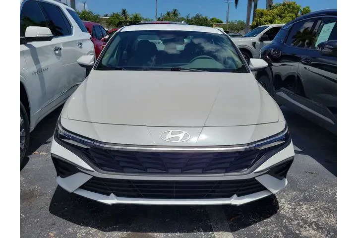 $17590 : Hyundai ELANTRA 2025 SE 4dr image 2