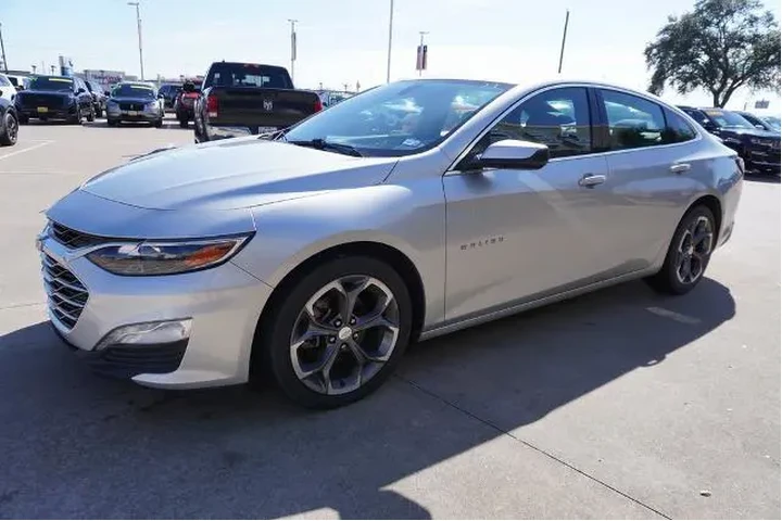 $15588 : Chevrolet Malibu 2020 LT 4dr image 3