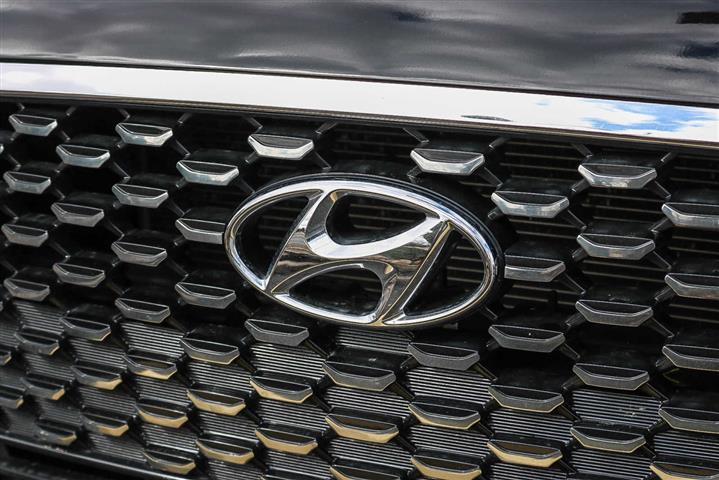 $15988 : Pre-Owned 2020 Hyundai Elantr image 7