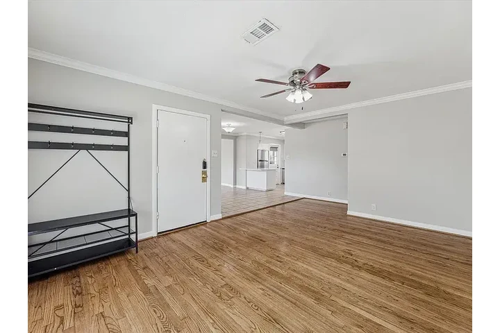 $2150 : 3 beds 1 baths available image 1