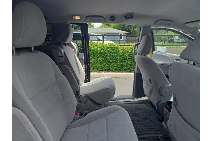 $29995 : Toyota Sienna 2018 LE 7-Pass image 10