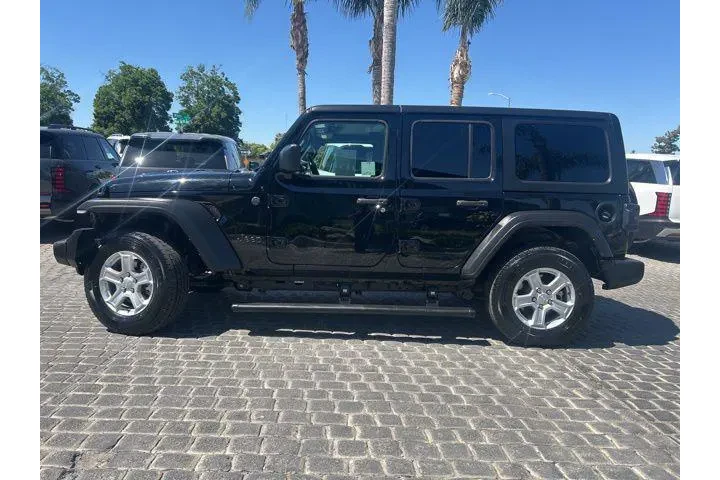 $25995 : Jeep Wrangler Unlimited 2022 image 6