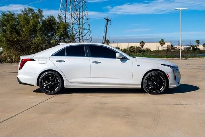 $28483 : Cadillac CT4 2023 Luxury 4dr image 4