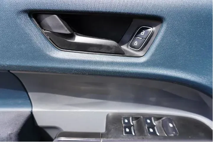 $26488 : Ford Maverick 2023 AWD XL 4d image 9