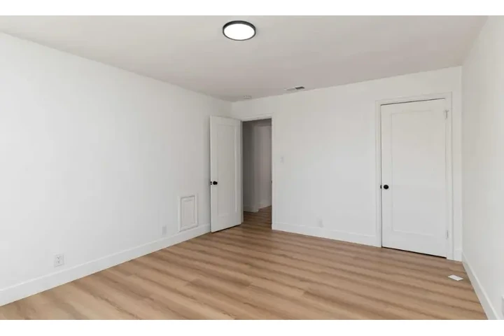 $2500 : Beautiful 3Bed /2Bath in LA image 3
