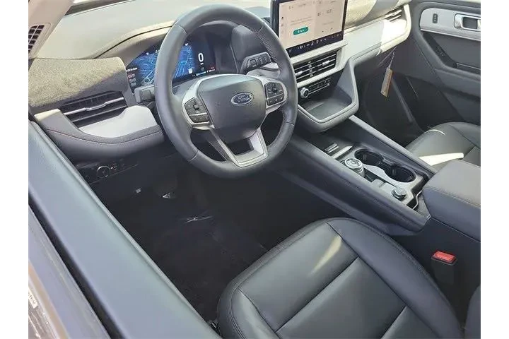 $39988 : Ford Explorer 2025 Active 4d image 3
