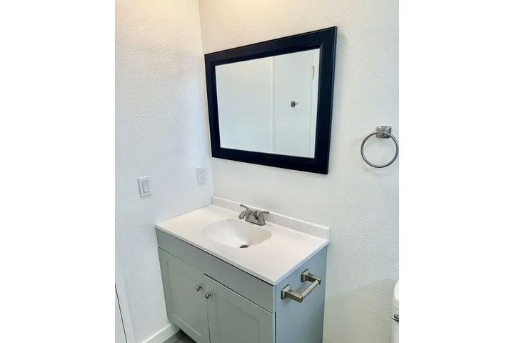 $1050 : Propiedad de Redondo Beach, CA image 5
