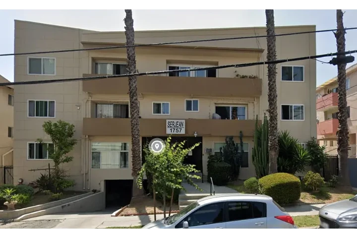 $2000 : 2 Bed apartment In Kenmore Ave image 1