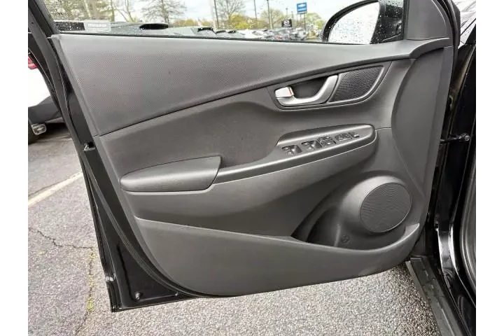 $18998 : Hyundai KONA 2023 AWD SEL 4d image 8