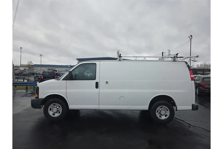 2014 Express 2500 Cargo image 2