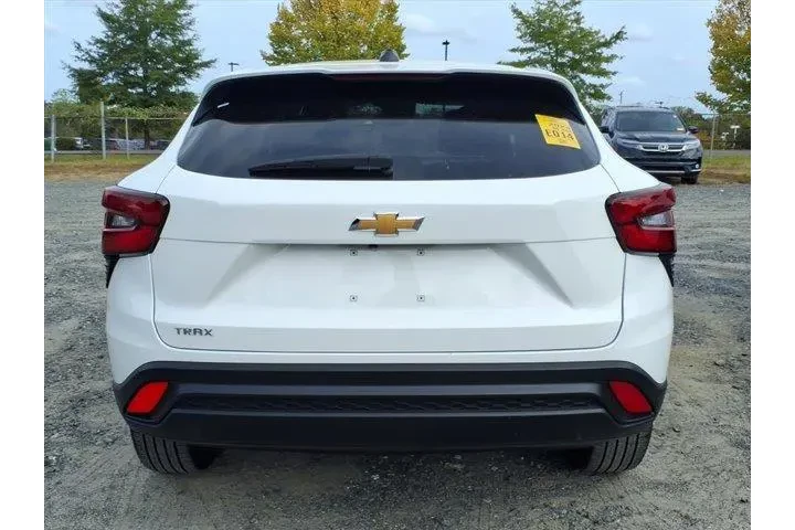 $19650 : Chevrolet Trax 2024 LS 4dr C image 8