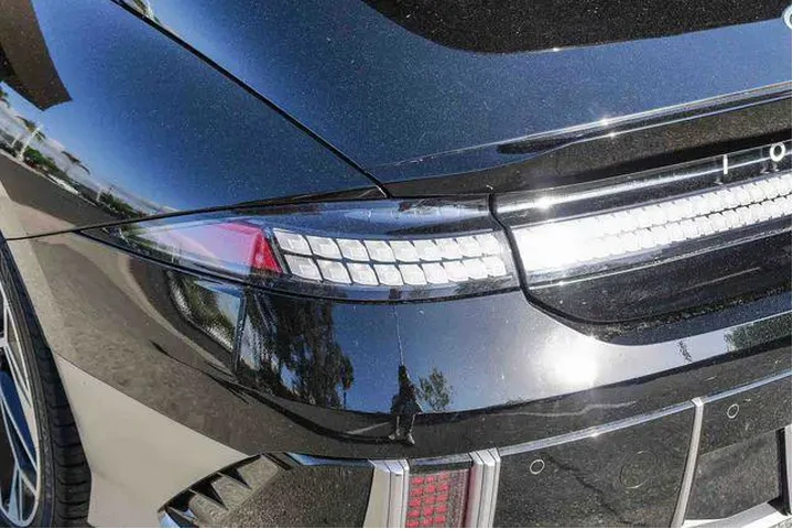 $25000 : Hyundai IONIQ 6 2023 SEL 4dr image 8