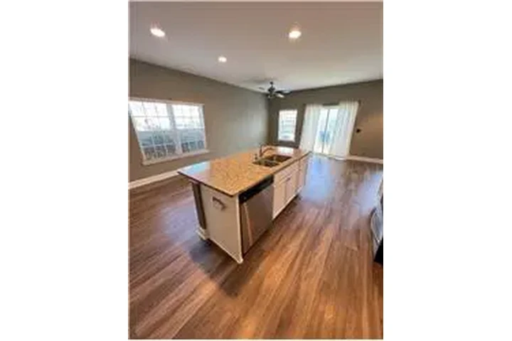 $2150 : Rental property with 3 bedro image 5