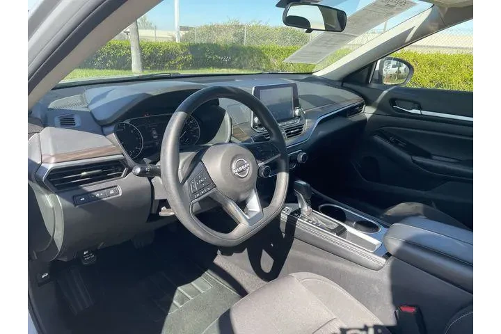 $18999 : Nissan Altima 2023 2.5 SV 4d image 10
