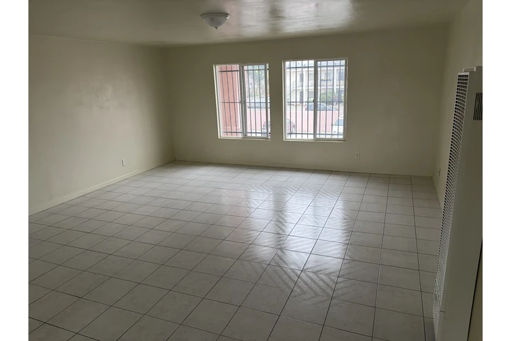 $2200 : Apartamento Grande- Sur LA image 4