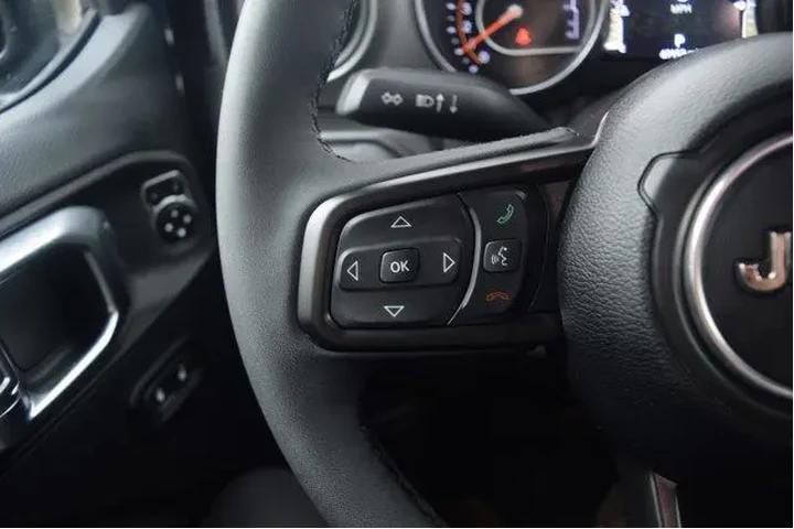 $26500 : Jeep Wrangler 2023 4x4 Sport image 6