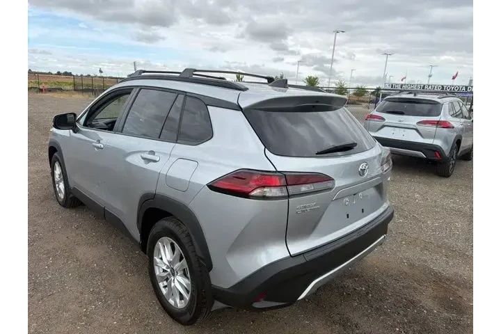 $33900 : Toyota Corolla Cross 2026 LE image 3