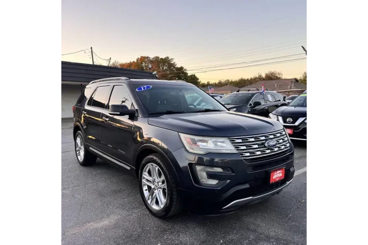 $17999 : 2017 Explorer XLT image 5