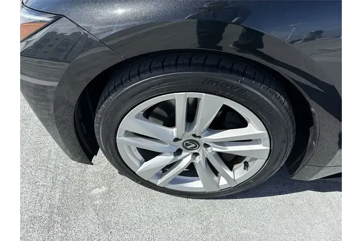 $34788 : Lexus IS 300 2023 4dr Sedan image 10