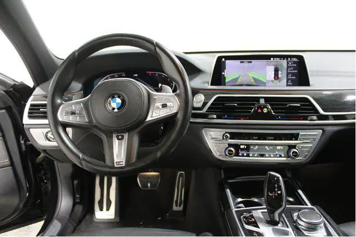 $34922 : BMW 7 Series 2020 740i 4dr S image 2