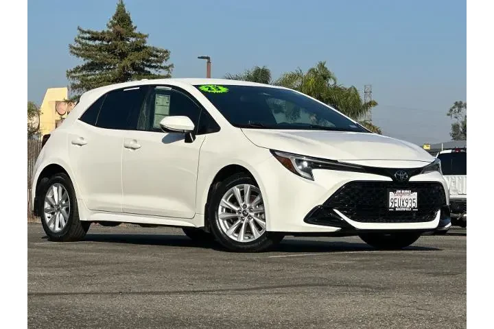 $21990 : Toyota Corolla Hatchback 202 image 1