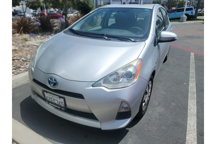 $13977 : Toyota Prius c 2014 One 4dr image 4
