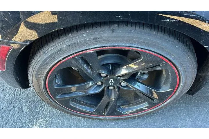 $32984 : Chevrolet Camaro 2023 LT 2dr image 2