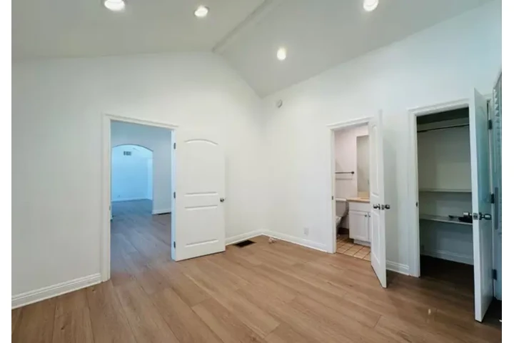 $7700 : 5148 Otis Ave Unit 5148 image 8