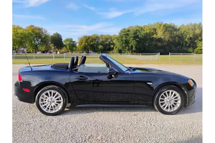 $11995 : 2017 FIAT 124 Spider Classica image 10