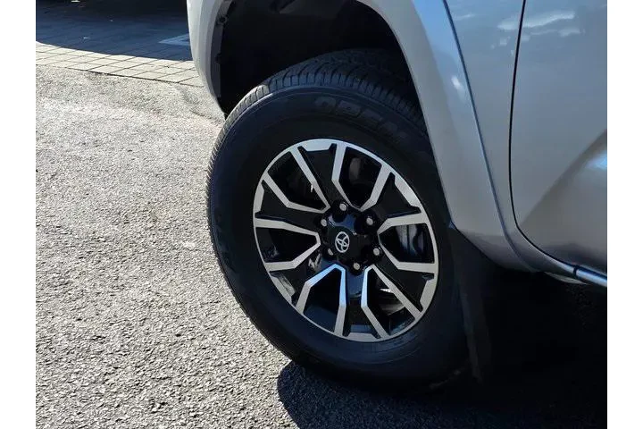 $36495 : Toyota Tacoma 2023 4x4 TRD S image 8