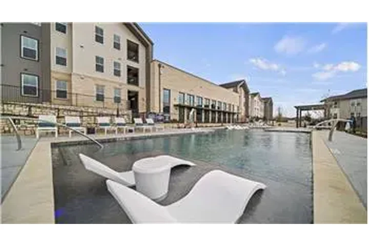 $3032 : Rental property with 3 bedro image 10