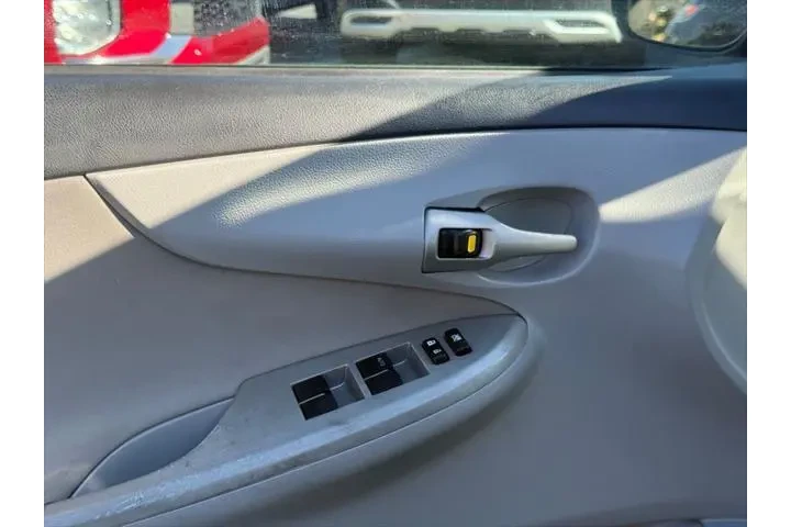 $8999 : Toyota Corolla 2013 S 4dr Se image 9