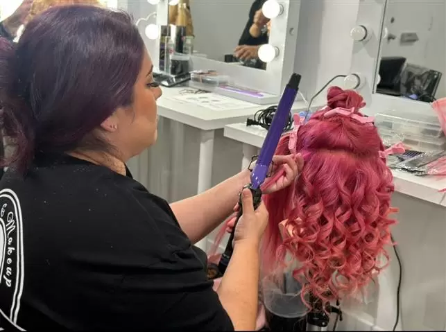 CLASES MAQUILLAJE Y PEINADO image 8