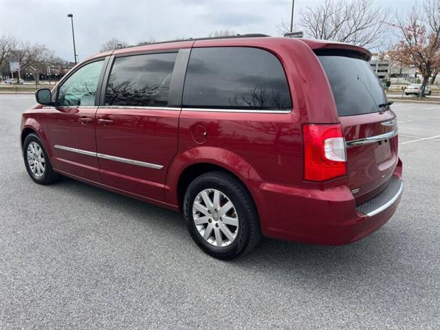 $9500 : 2015 Town and Country Touring image 8