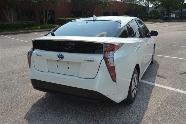 2016 Prius Four image 7