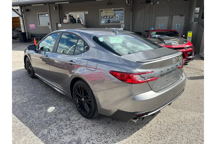 2025 Camry SE | image 4