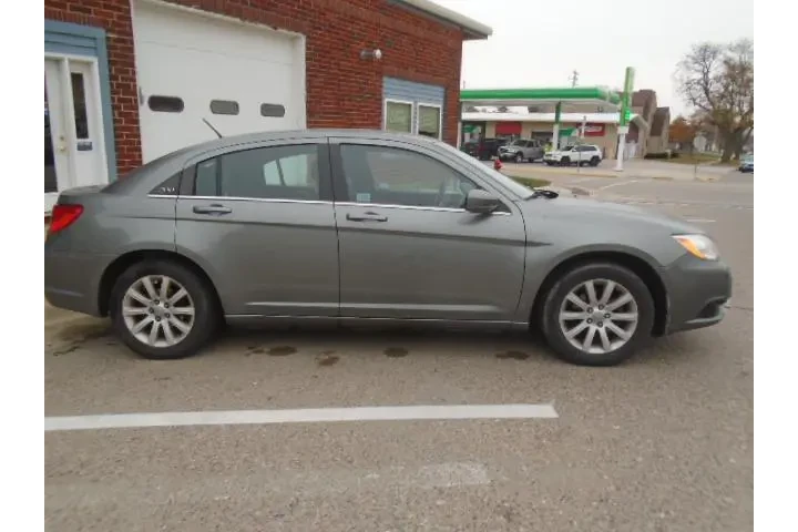 Chrysler 200 2013 Touring 4d image 10