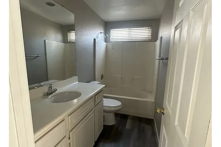 $2300 : HOUSE FOR RENT RIVERSIDE CA image 10