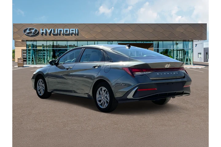 $25270 : Hyundai ELANTRA 2024 SEL 4dr image 5