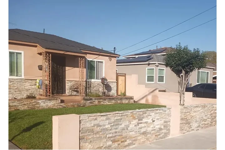 $1950 : 3 bedrooms and 1 bathroom image 1